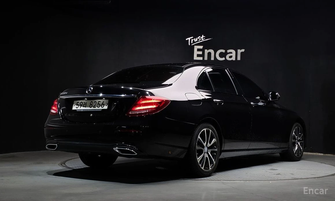 Mercedes-Benz E 220, снимка 2 - Автомобили и джипове - 56576175