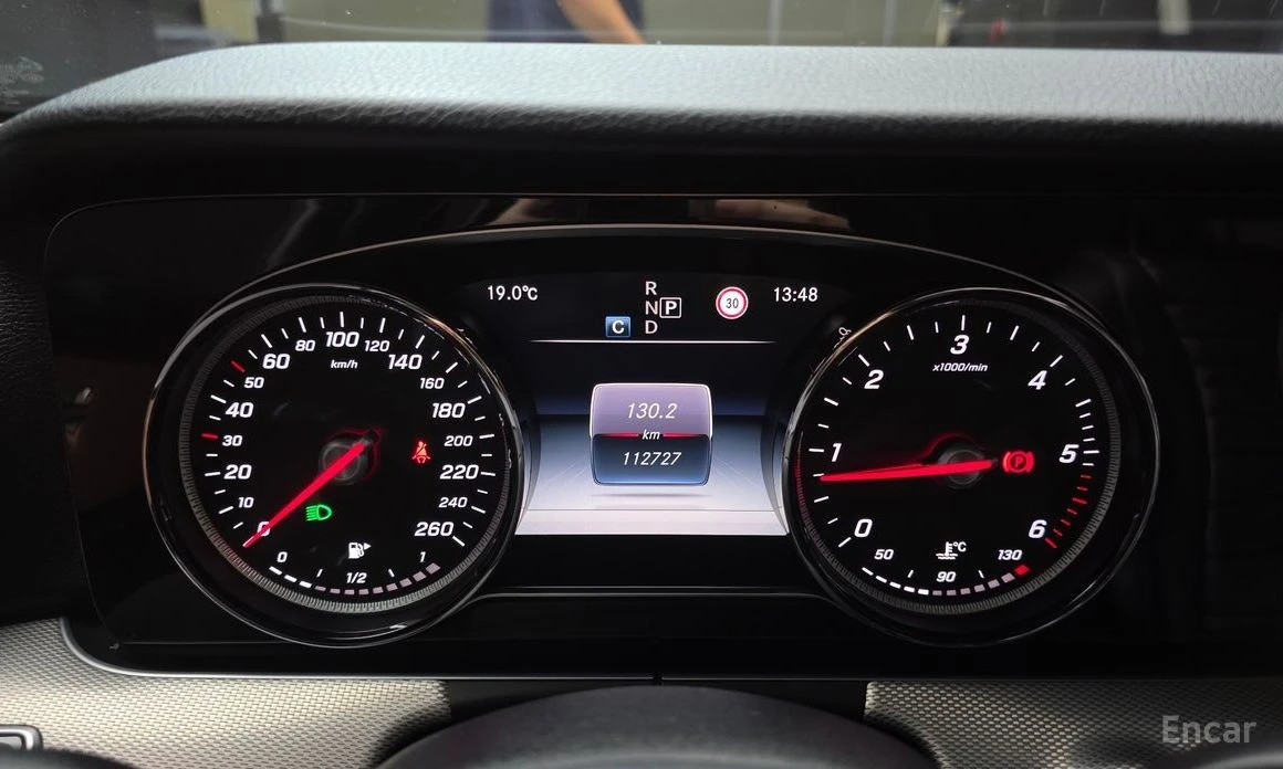 Mercedes-Benz E 220, снимка 8 - Автомобили и джипове - 56576175