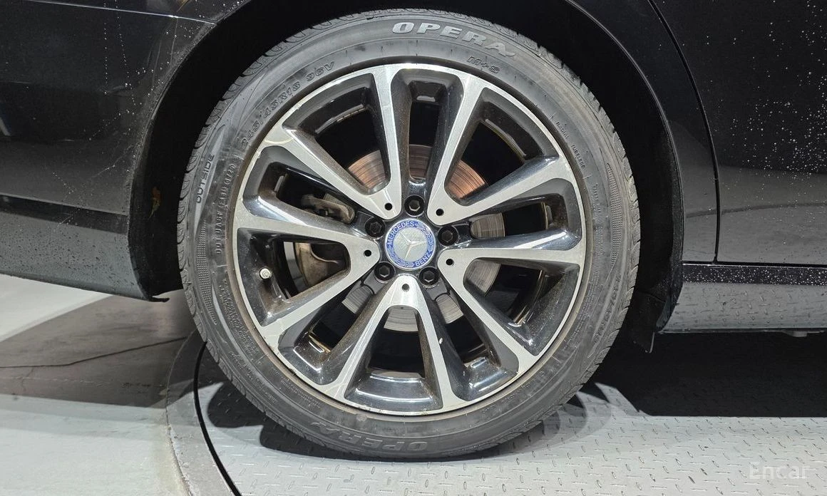 Mercedes-Benz E 220, снимка 5 - Автомобили и джипове - 56576175