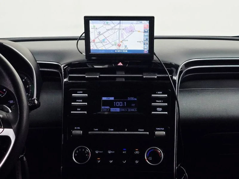 Hyundai Tucson 2.0 Automatic, снимка 11 - Автомобили и джипове - 55658638