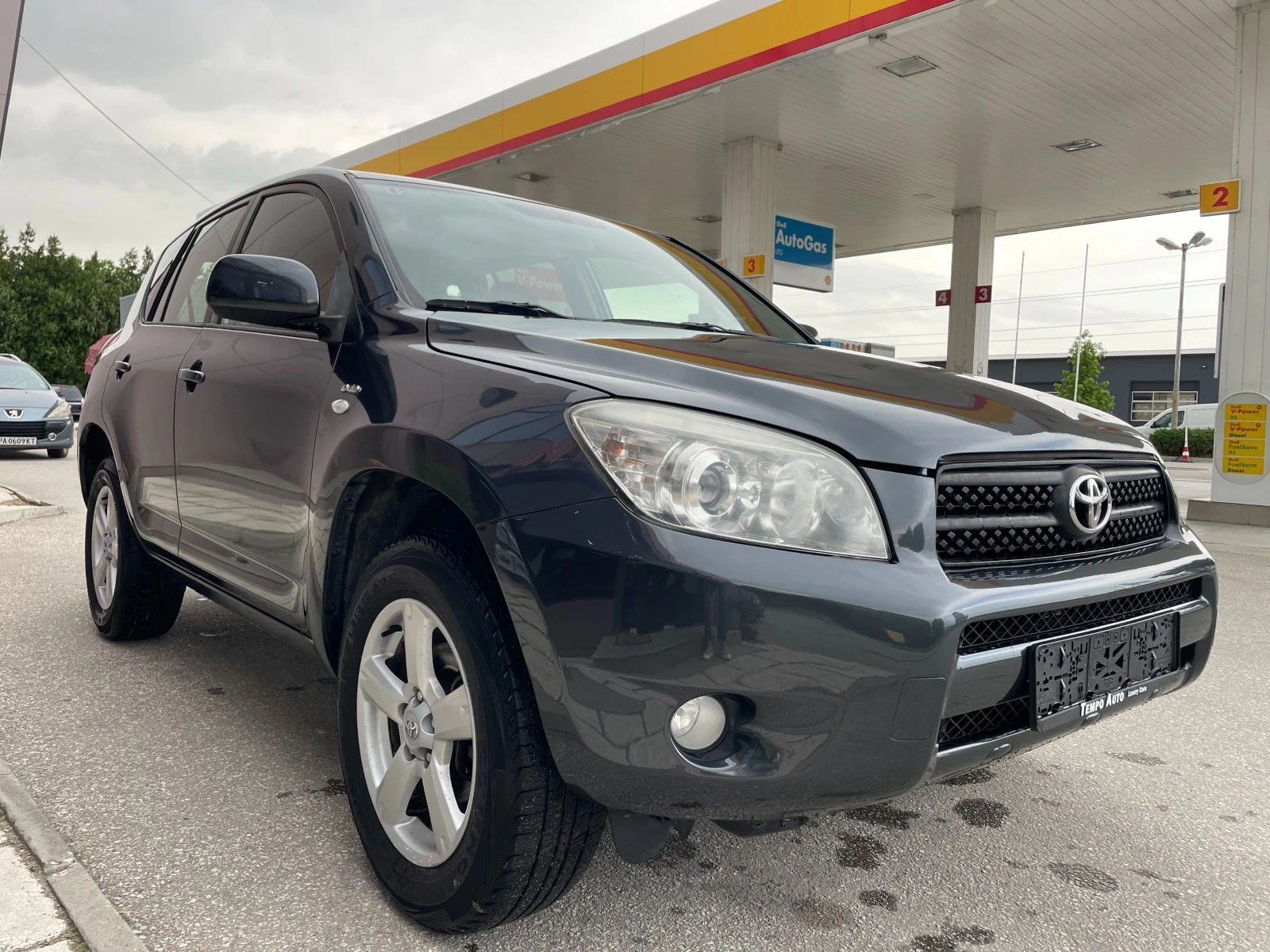 Toyota Rav4 2.2D4D-КОЖА - изображение 7