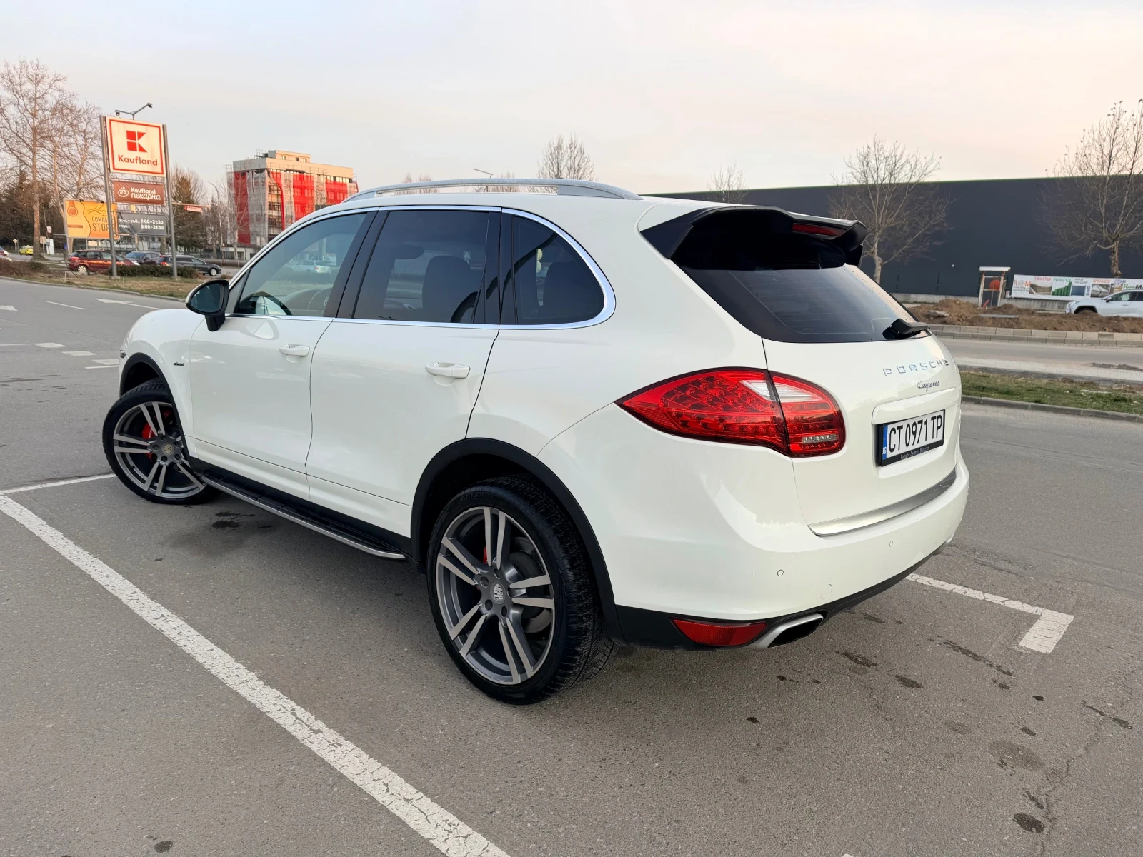 Porsche Cayenne 3.0 D, снимка 10 - Автомобили и джипове - 54103808