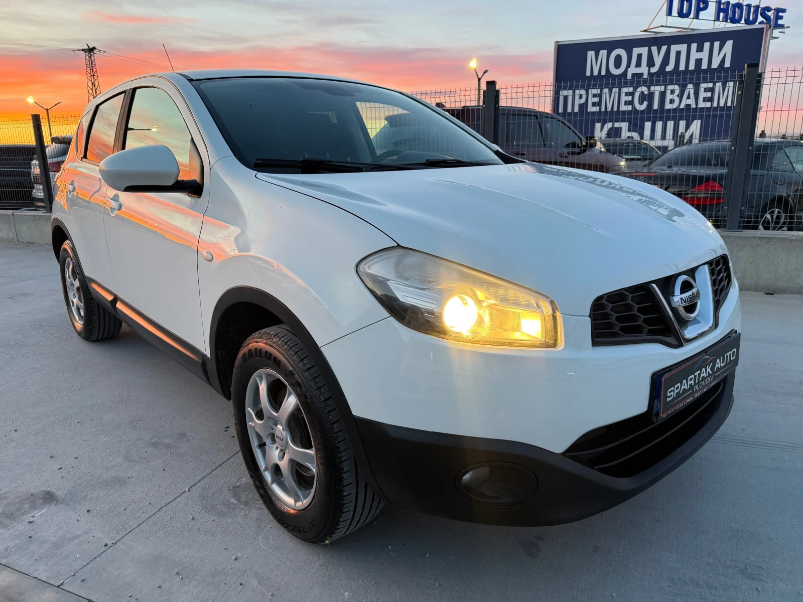 Nissan Qashqai 1.5D* 2011г* 4X4* 187.000КМ* НОВА* РЪЧКА* ТЕГЛИЧ* , снимка 3 - Автомобили и джипове - 54141577