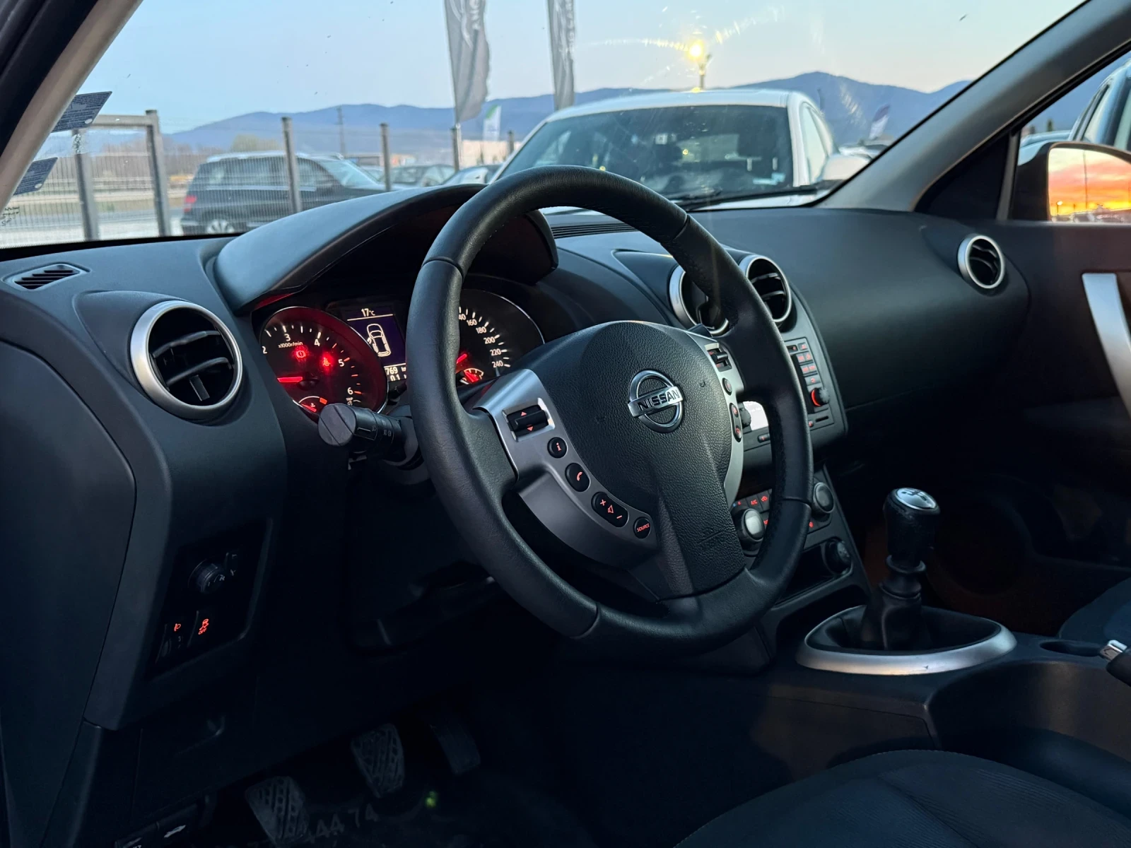 Nissan Qashqai 1.5D* 2011г* 4X4* 187.000КМ* НОВА* РЪЧКА* ТЕГЛИЧ* , снимка 8 - Автомобили и джипове - 54141577