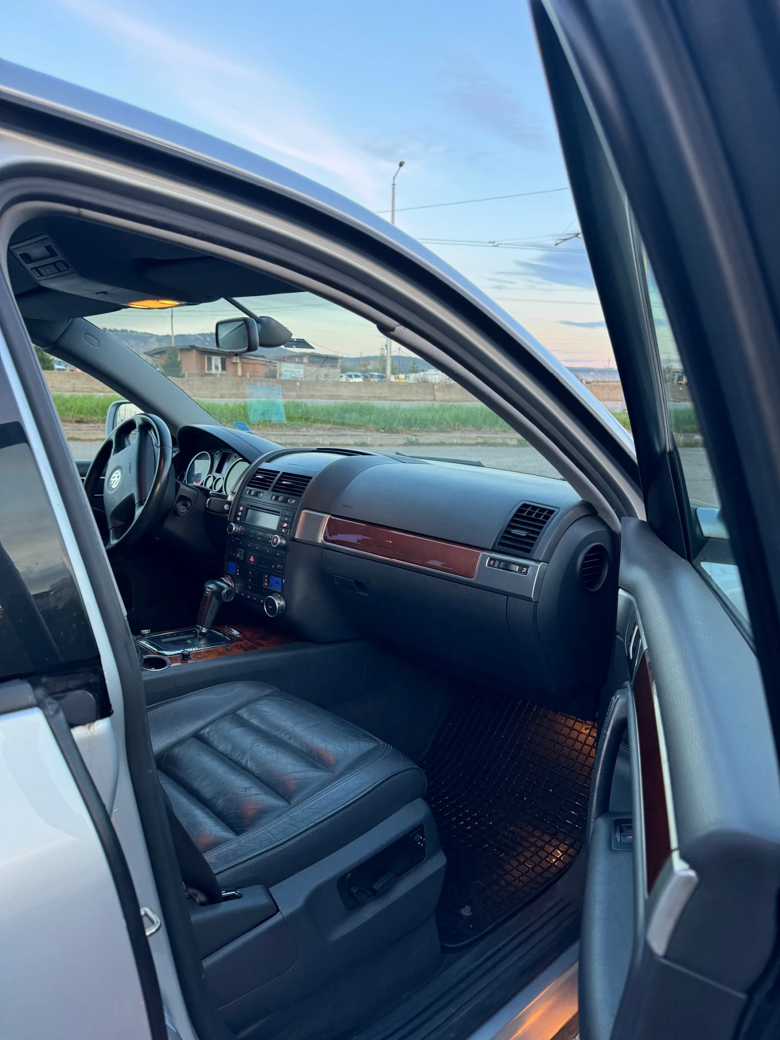 VW Touareg 3.2i LPG, снимка 9 - Автомобили и джипове - 55879333