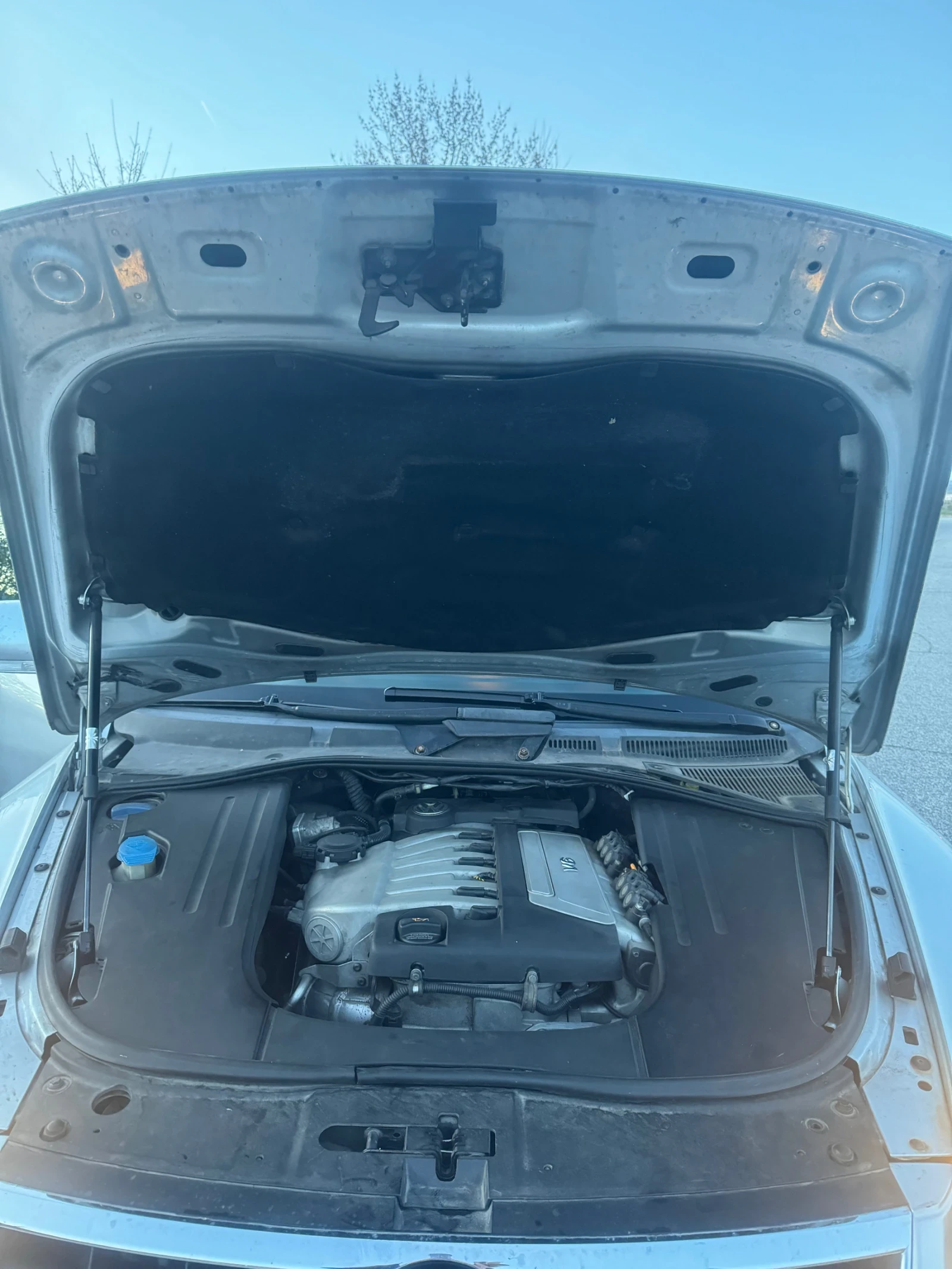 VW Touareg 3.2i LPG, снимка 15 - Автомобили и джипове - 55879333
