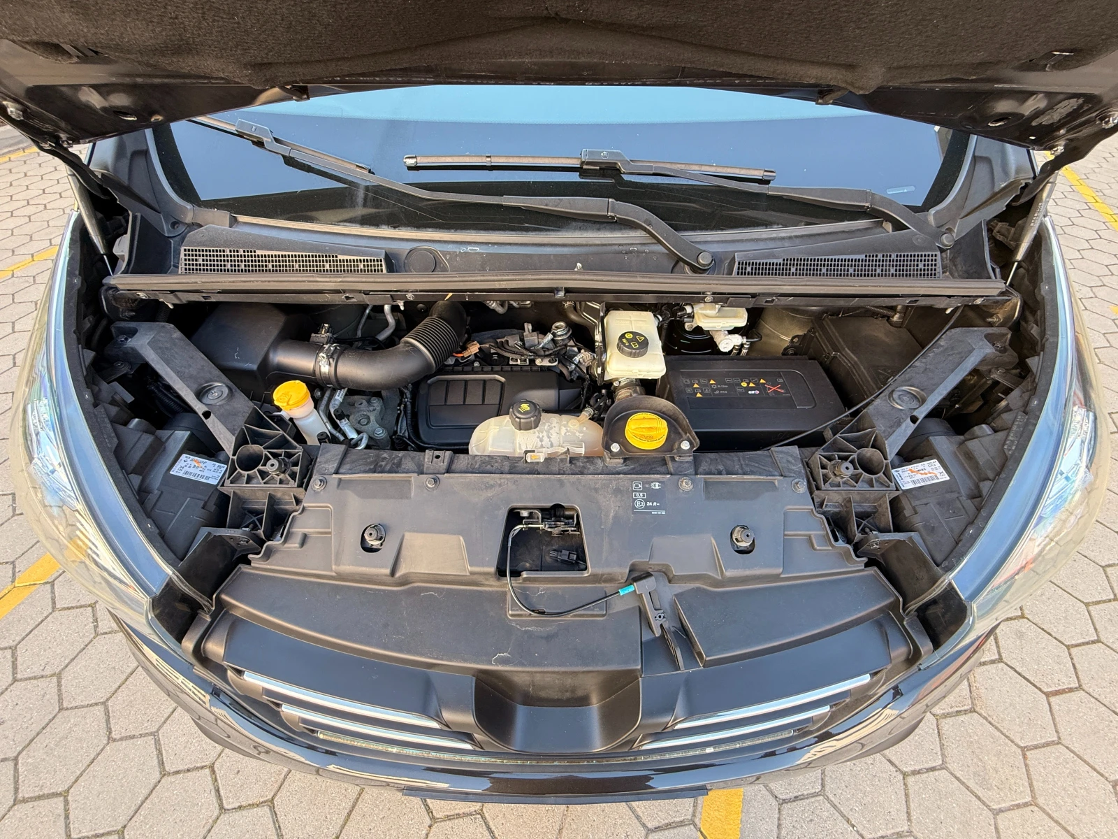 Renault Trafic 1.6DCI* NAVI* КАМЕРА* KEYLESS* , снимка 10 - Бусове и автобуси - 54441648