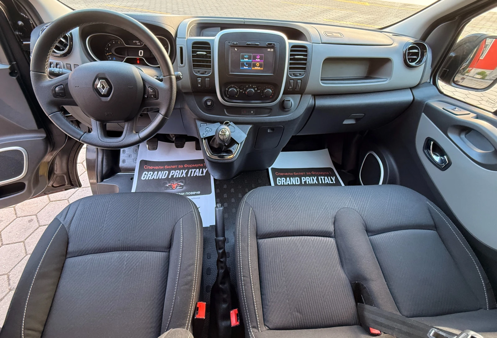 Renault Trafic 1.6DCI* NAVI* КАМЕРА* KEYLESS* , снимка 9 - Бусове и автобуси - 54441648