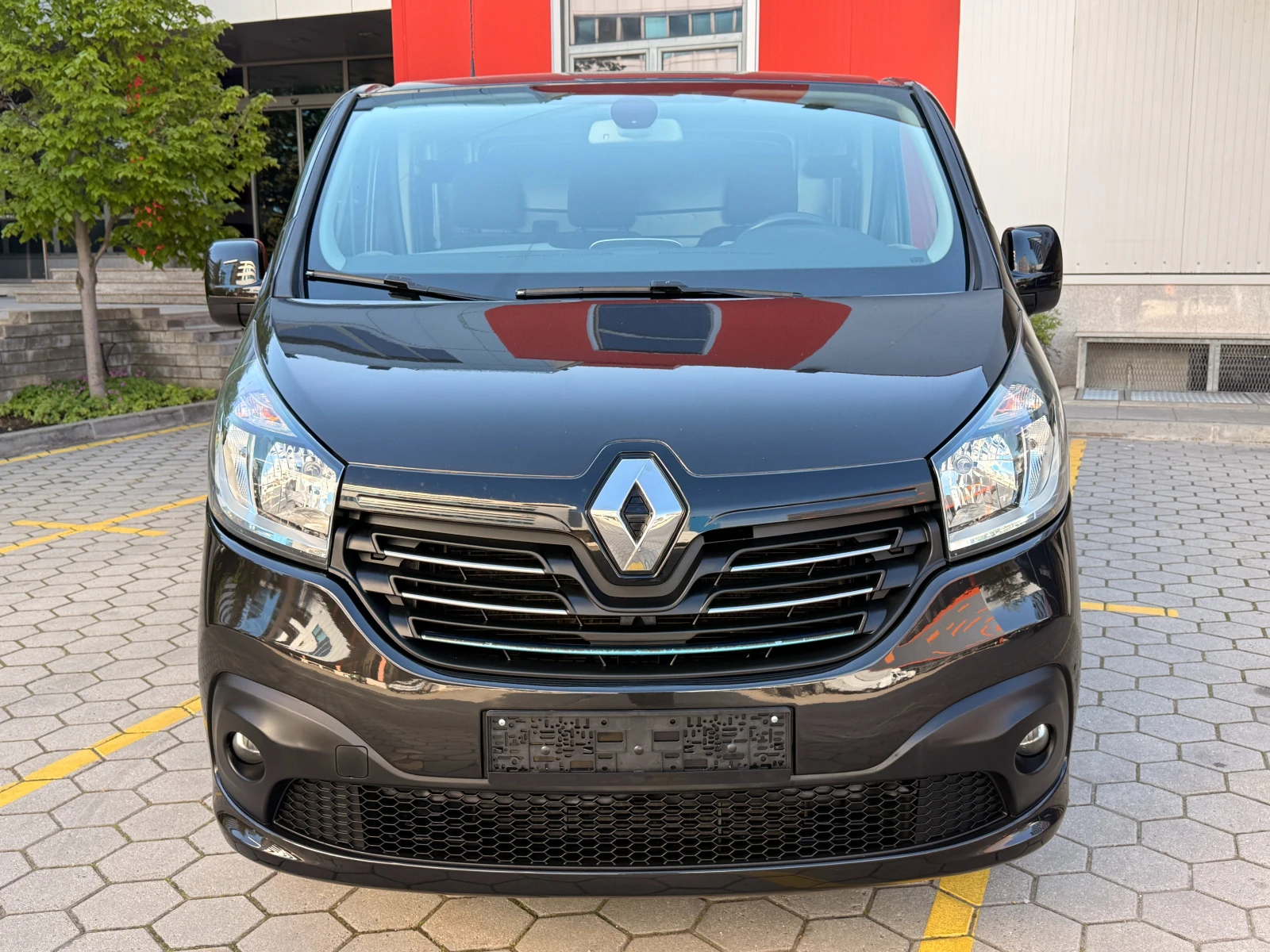 Renault Trafic 1.6DCI* NAVI* КАМЕРА* KEYLESS* , снимка 2 - Бусове и автобуси - 54441648