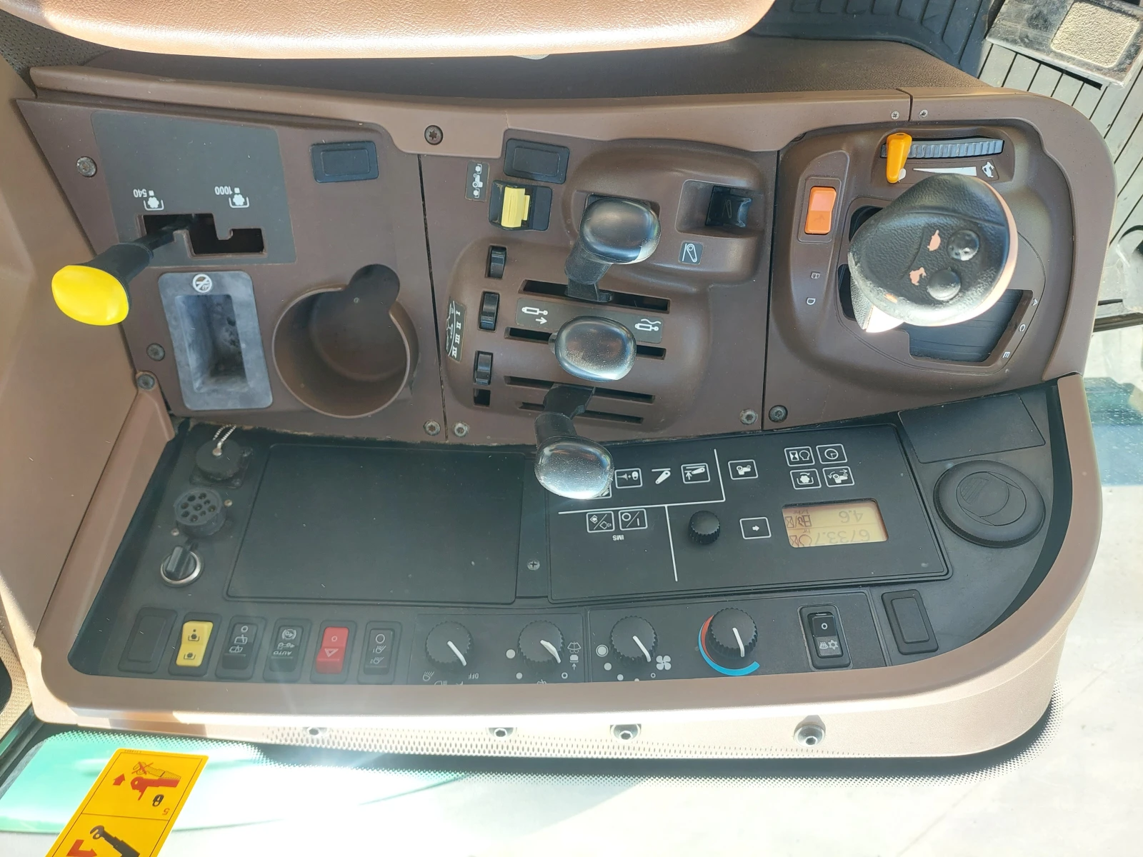 Трактор John Deere 7820 - изображение 10