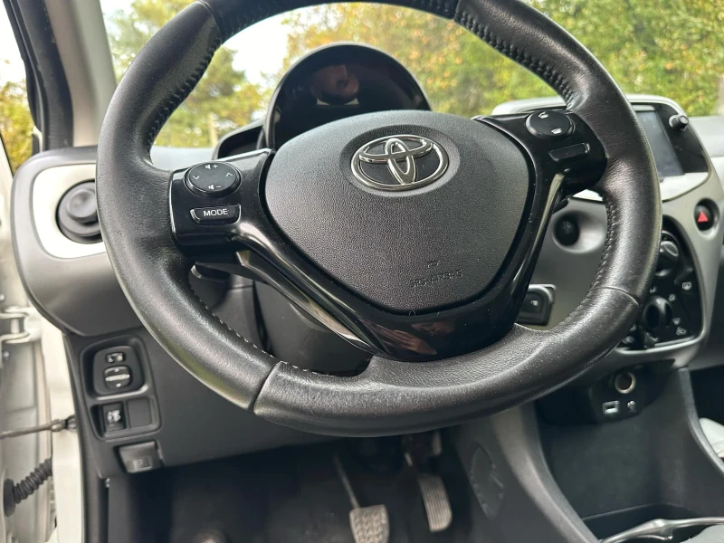 Toyota Aygo 1.0 vvti automatic камера , снимка 8 - Автомобили и джипове - 46497834