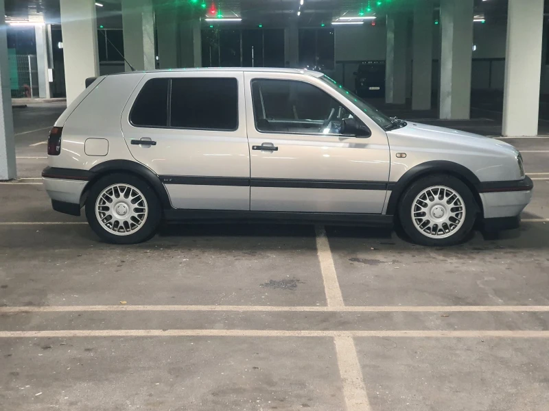 VW Golf 1.6 GT, снимка 3 - Автомобили и джипове - 48365186