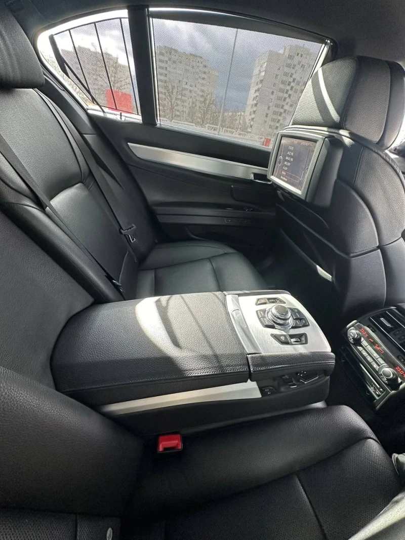 BMW 740 Xdrive M-Paket, снимка 12 - Автомобили и джипове - 52666728