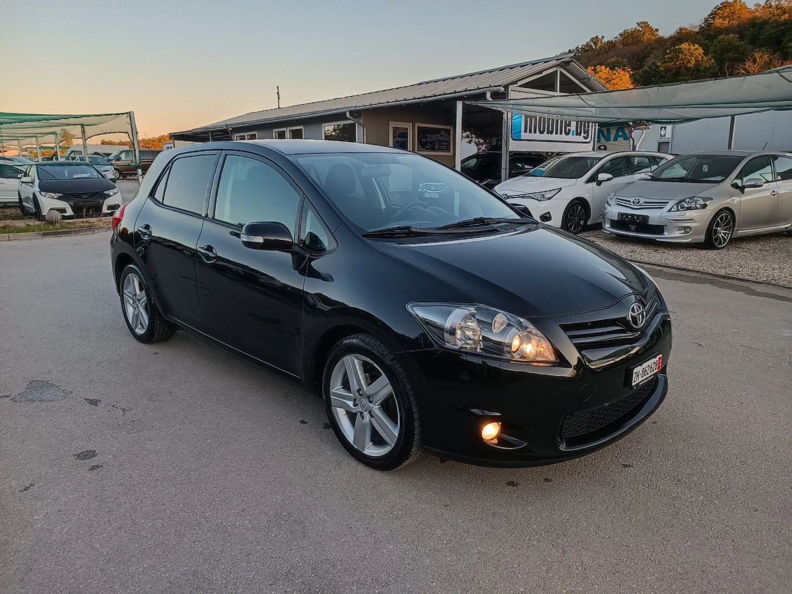 Toyota Auris 1.8i-147кс-ШВЕЙЦАРИЯ-РЪЧКА-6ск-FACELIFT - изображение 2