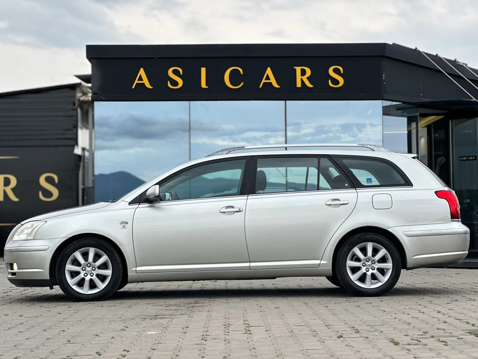 Toyota Avensis / 2.0D / 116 HP / 83000 KM / TOP / - изображение 2
