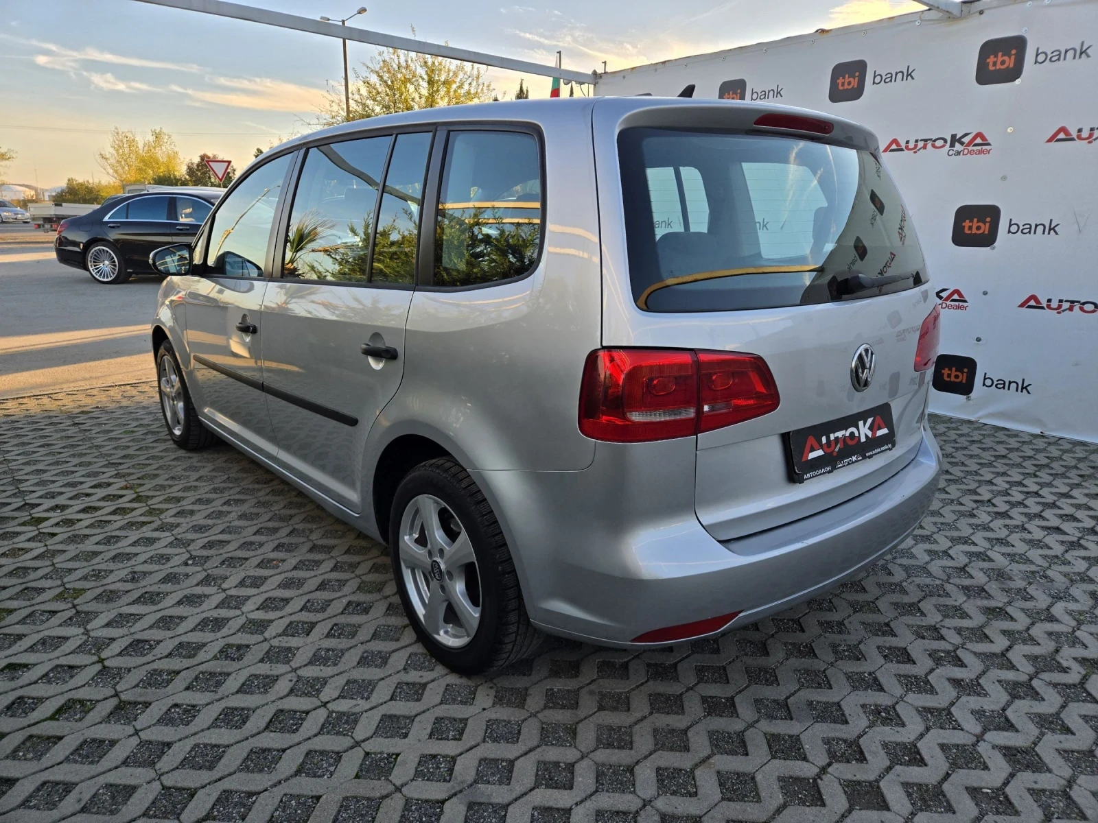 VW Touran 1.6TDI-105кс= 7МЕСТА= 6СКОРОСТИ= ПОДГРЕВ - изображение 5