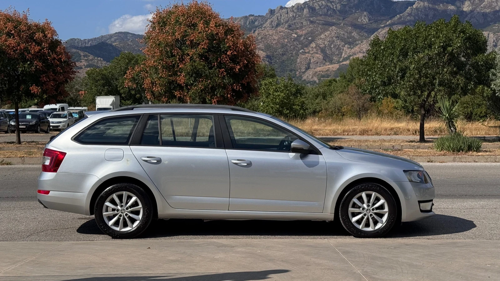 Skoda Octavia 1.6TDI 105кс * ПЕРФЕКТЕН* , снимка 6 - Автомобили и джипове - 53814239