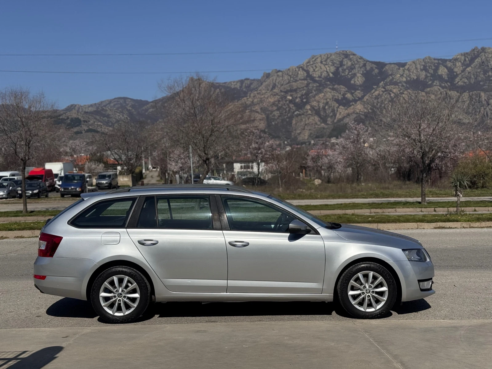 Skoda Octavia 1.6TDI 105кс * ПЕРФЕКТЕН* , снимка 6 - Автомобили и джипове - 53814239