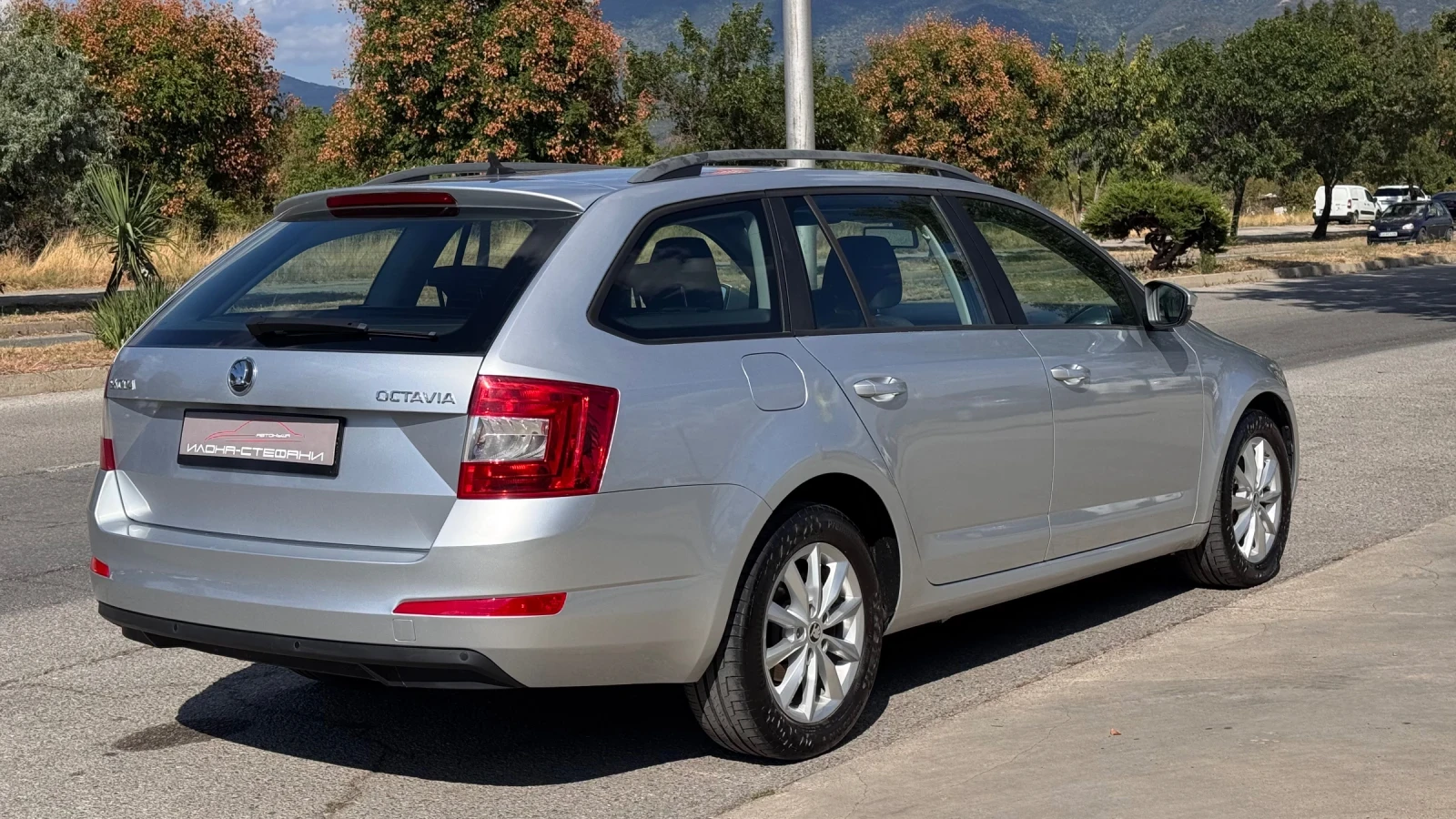 Skoda Octavia 1.6TDI 105кс * ПЕРФЕКТЕН* , снимка 5 - Автомобили и джипове - 53814239
