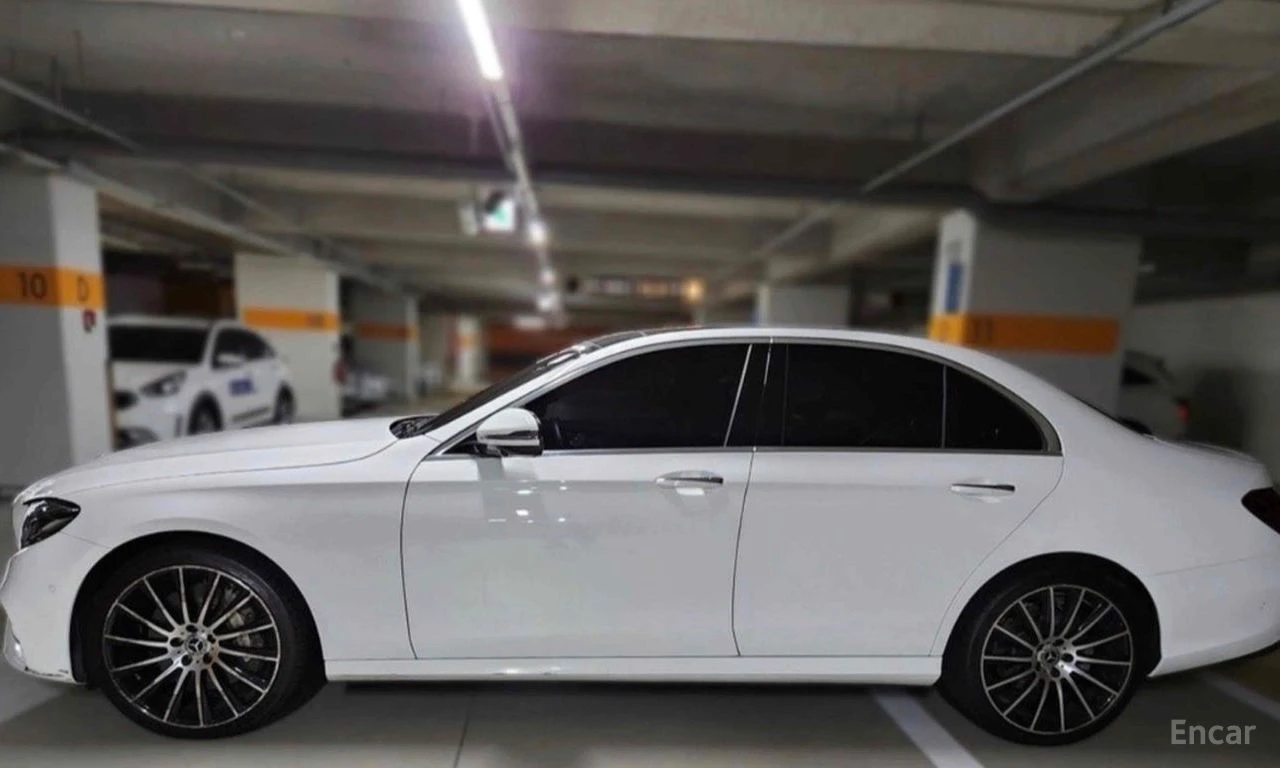 Mercedes-Benz E 350 4MATIC* AMG LINE* BURMESTER* 360 CAM* HEAD-UP* , снимка 5 - Автомобили и джипове - 54827774