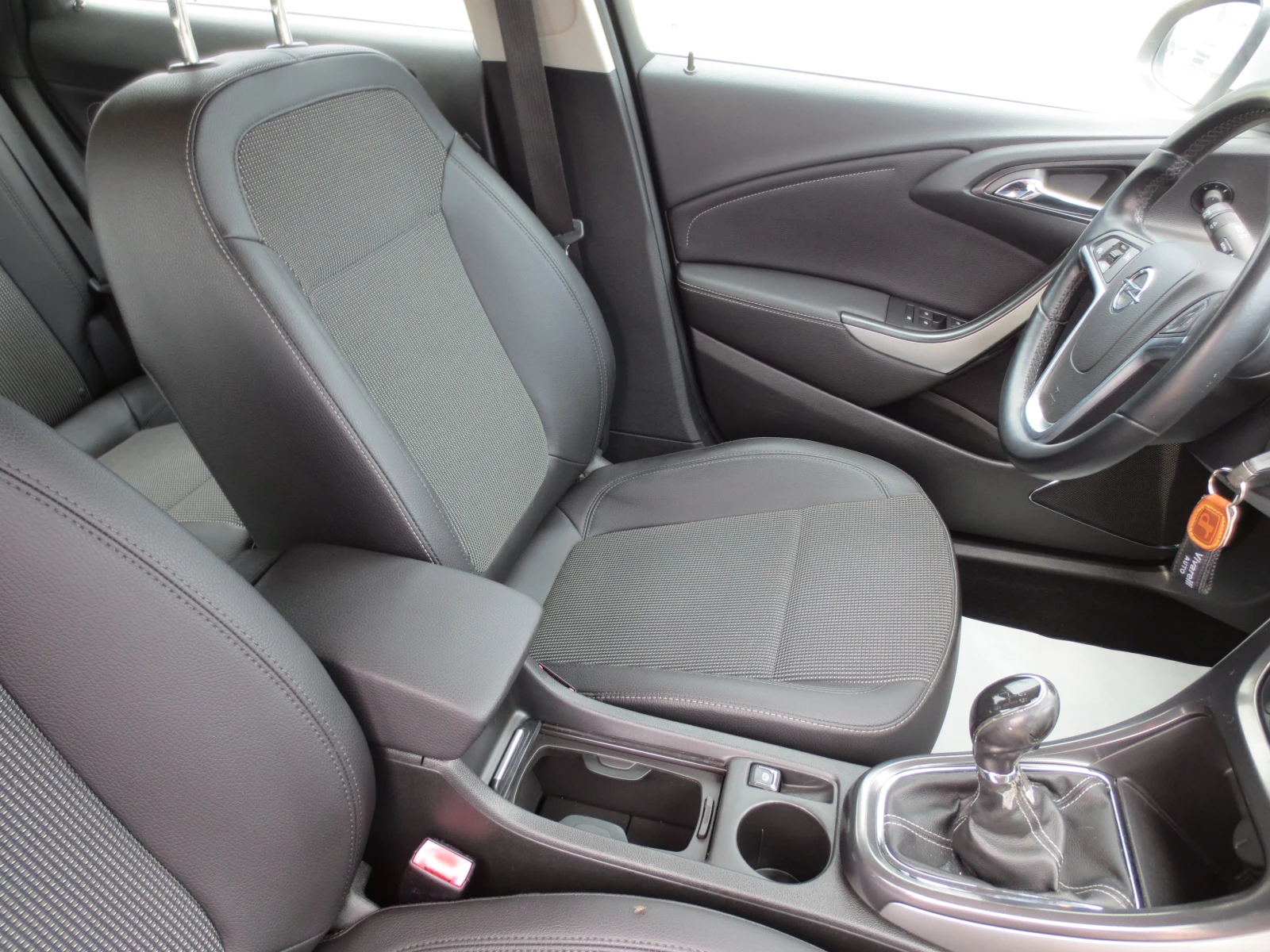 Opel Astra 1.7 CDTI , снимка 12 - Автомобили и джипове - 55378012
