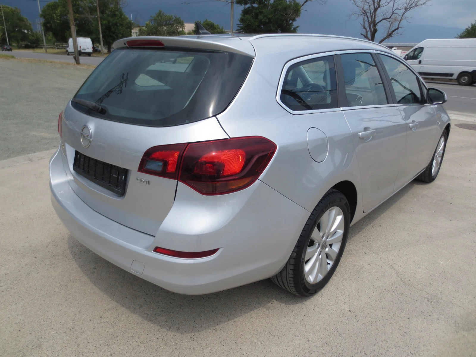 Opel Astra 1.7 CDTI , снимка 4 - Автомобили и джипове - 55378012