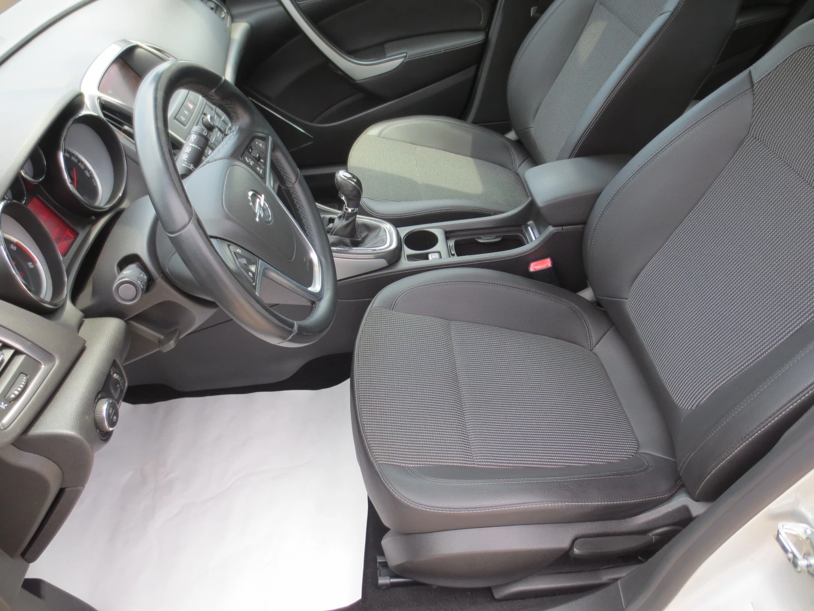 Opel Astra 1.7 CDTI , снимка 7 - Автомобили и джипове - 55378012