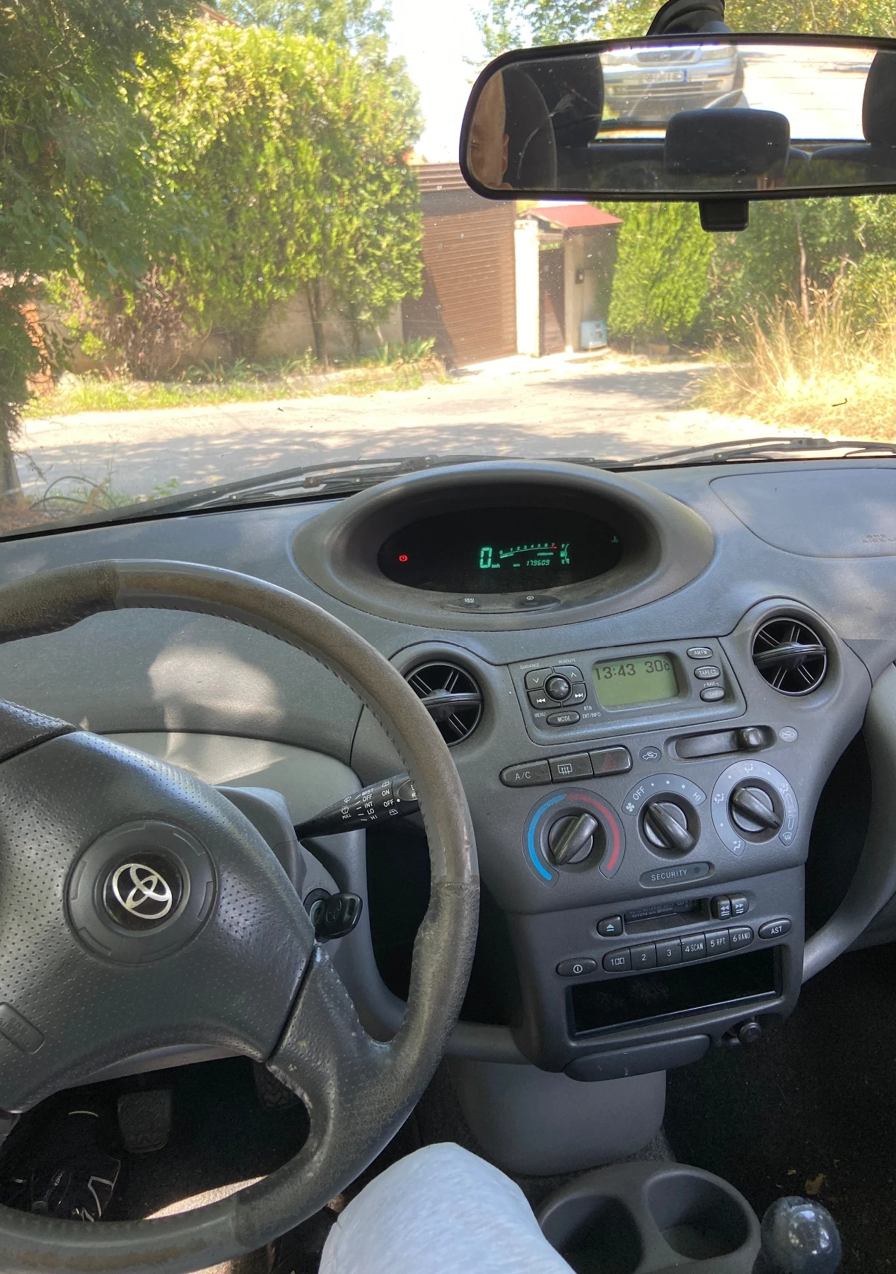 Toyota Yaris 1.3VVT-i, Климатик, 179000км, снимка 8 - Автомобили и джипове - 55617389