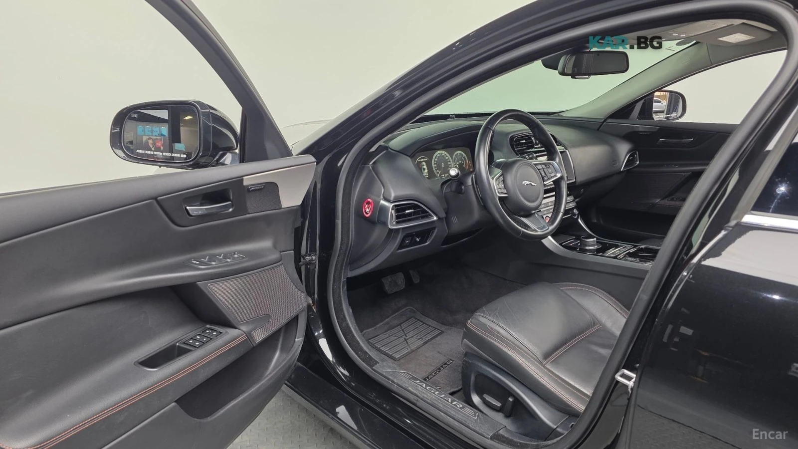 Jaguar XE 20d Prestige* КОЖА* НАВИ* ПАНО* КАМЕРА, снимка 8 - Автомобили и джипове - 55864034