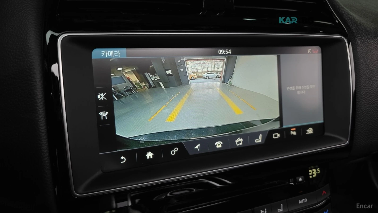 Jaguar XE 20d Prestige* КОЖА* НАВИ* ПАНО* КАМЕРА, снимка 13 - Автомобили и джипове - 55864034