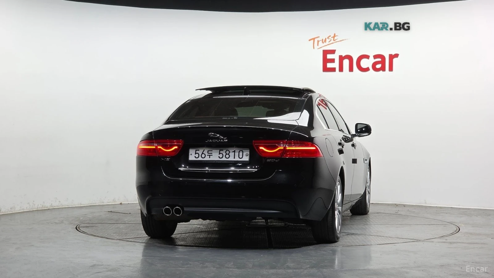 Jaguar XE 20d Prestige* КОЖА* НАВИ* ПАНО* КАМЕРА, снимка 4 - Автомобили и джипове - 55864034