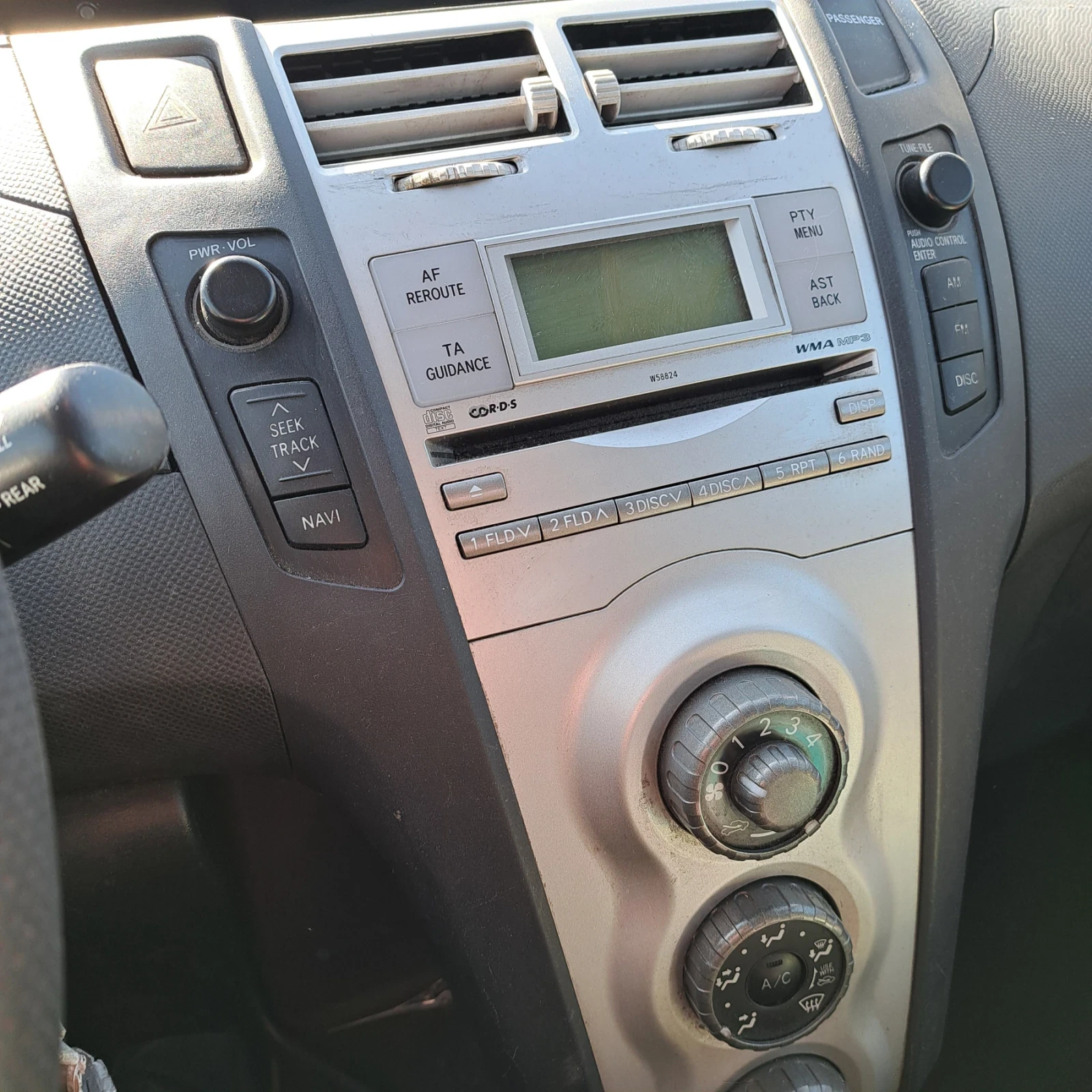 Toyota Yaris, снимка 8 - Автомобили и джипове - 56340971