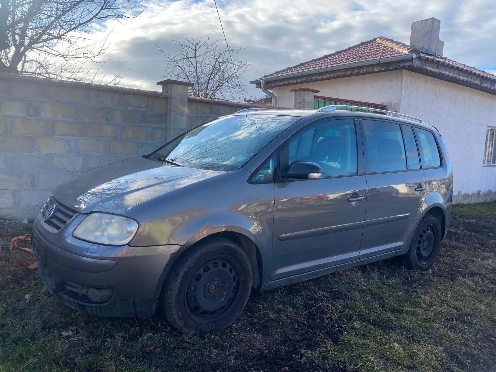 VW Touran, снимка 2 - Автомобили и джипове - 56728108
