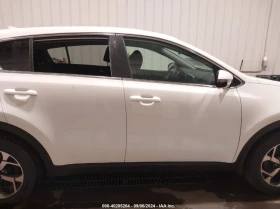 Kia Sportage 2.4L I-4 DI, DOHC, VVT, 181HP Front Wheel Drive, снимка 5