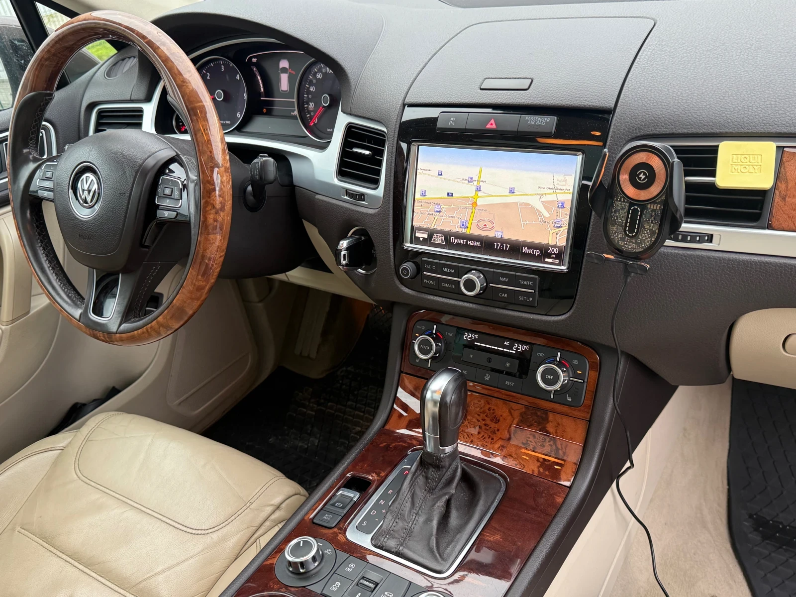 VW Touareg 3.0TDI 245k.c. FULL, снимка 11 - Автомобили и джипове - 53806480