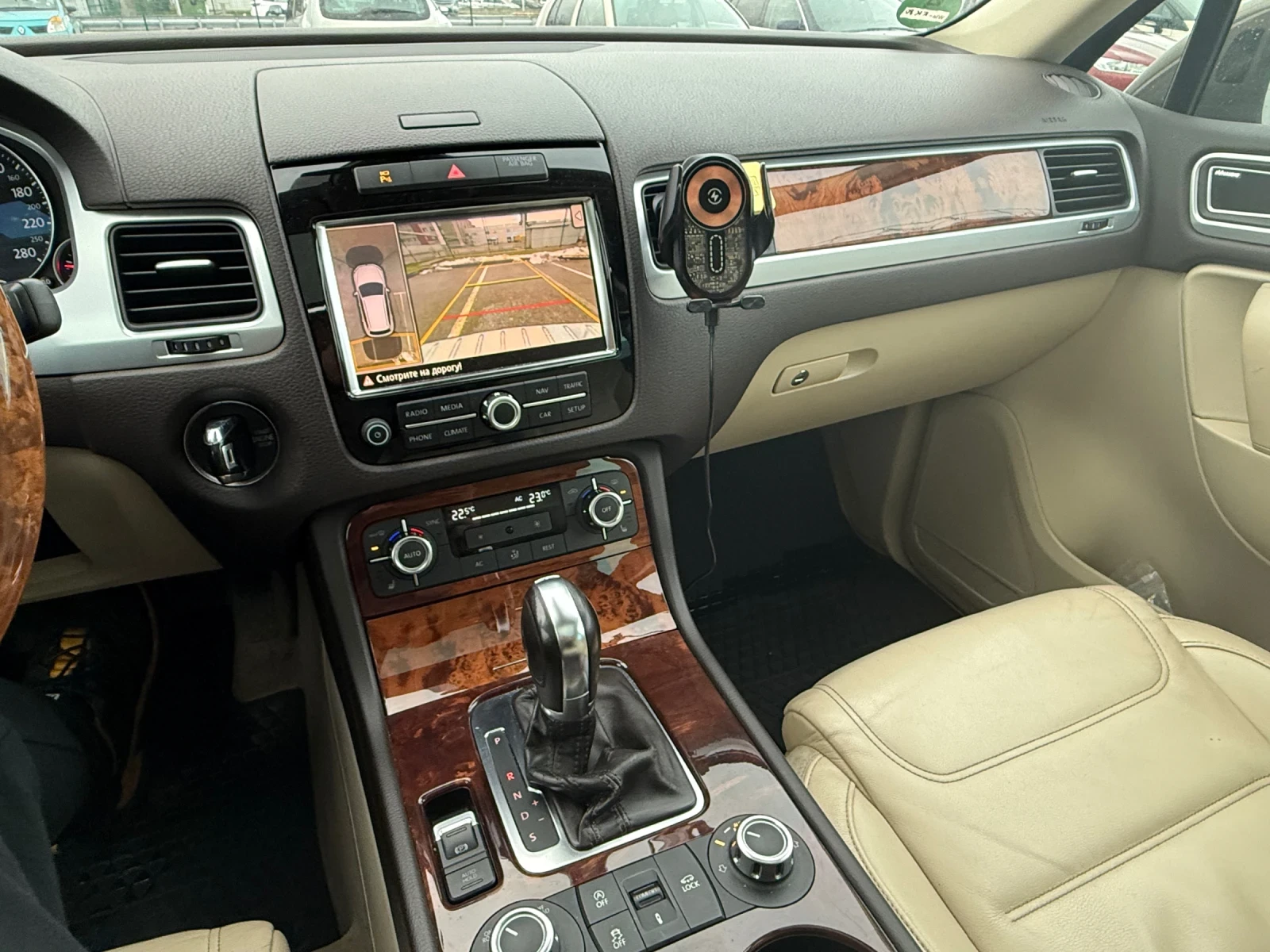 VW Touareg 3.0TDI 245k.c. FULL, снимка 13 - Автомобили и джипове - 53806480