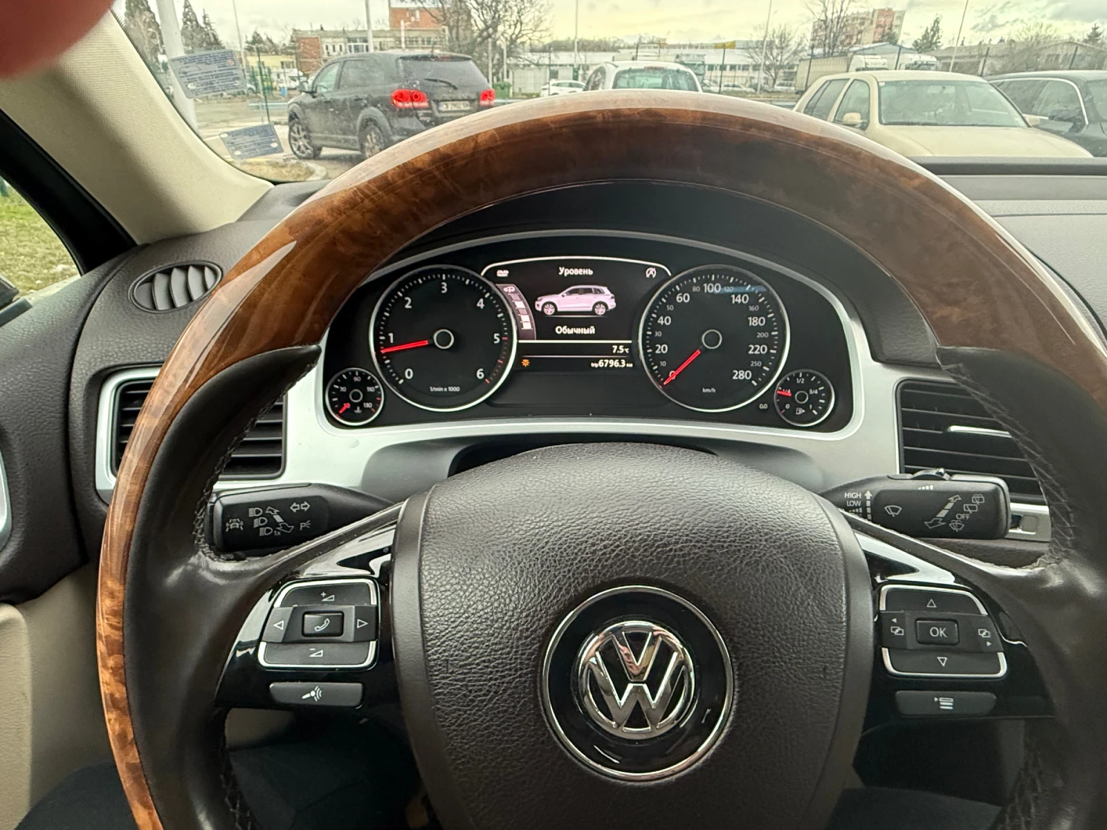 VW Touareg 3.0TDI 245k.c. FULL, снимка 12 - Автомобили и джипове - 53806480