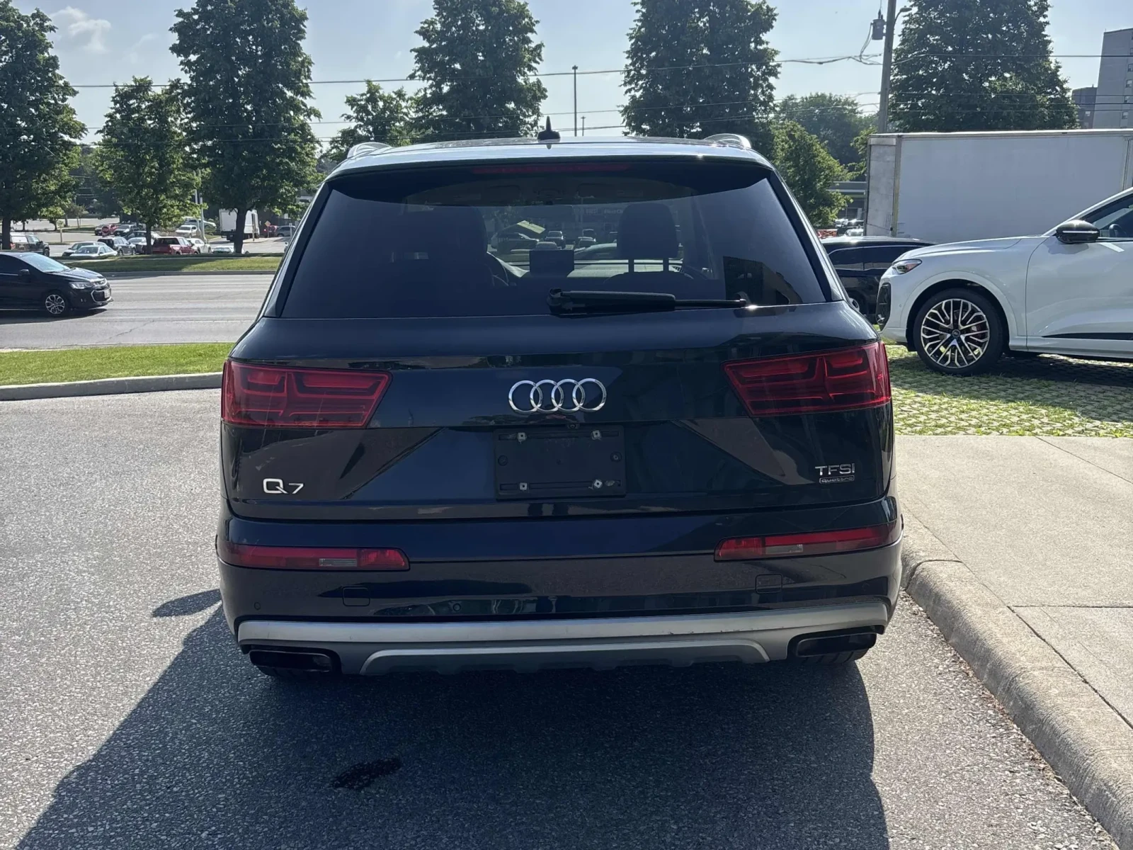 Audi Q7 3.0T Progressiv / ЦЕНА ДО БГ / CARFAX / , снимка 4 - Автомобили и джипове - 55226352