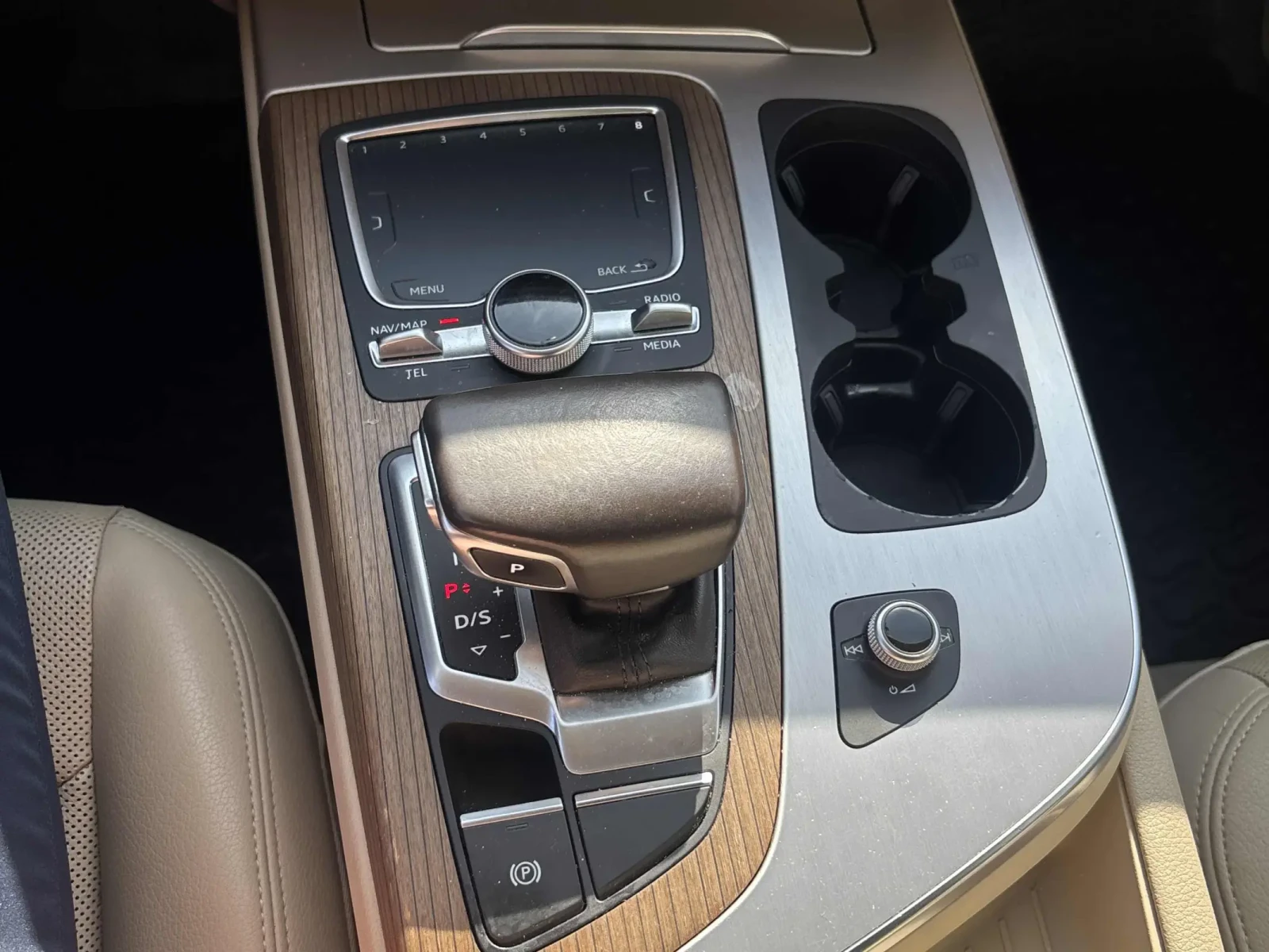 Audi Q7 3.0T Progressiv / ЦЕНА ДО БГ / CARFAX / , снимка 9 - Автомобили и джипове - 55226352