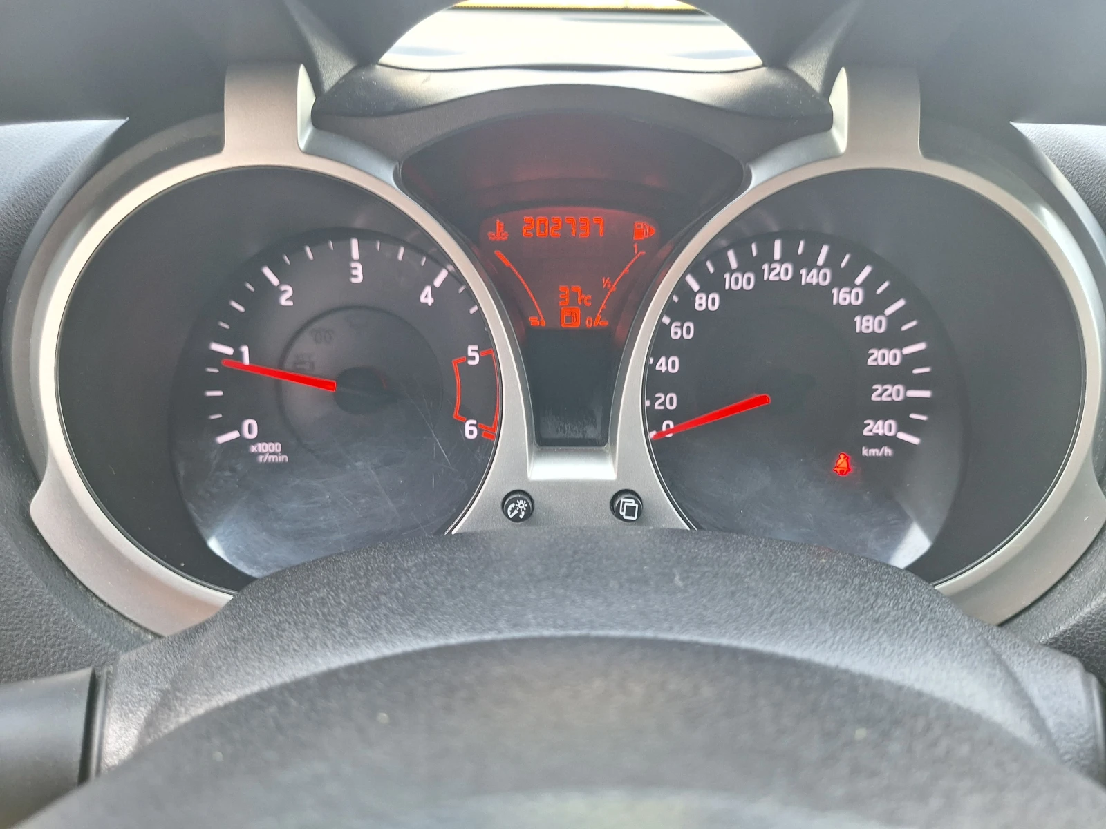 Nissan Juke 1.5dci, снимка 12 - Автомобили и джипове - 55693954