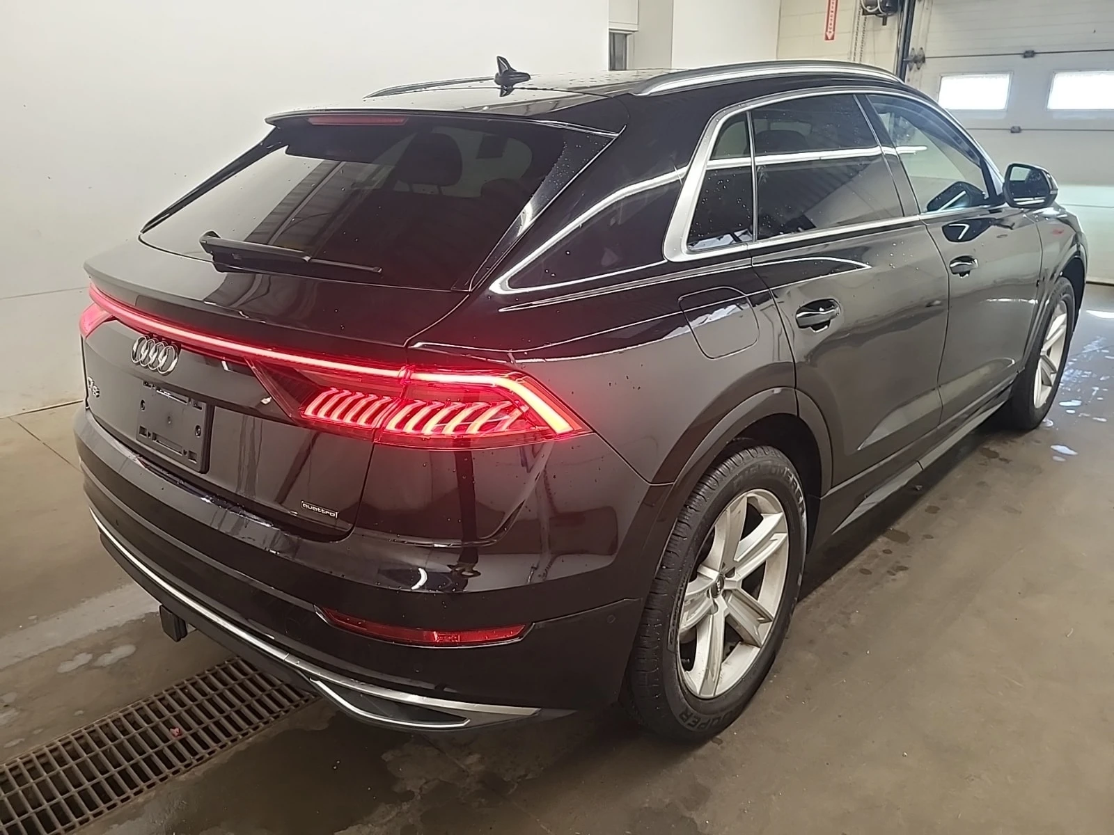 Audi Q8 * PROGRESSIV * CARFAX * БЕЗ ПЪРВОНАЧАЛНА ВНОСКА, снимка 3 - Автомобили и джипове - 55884842