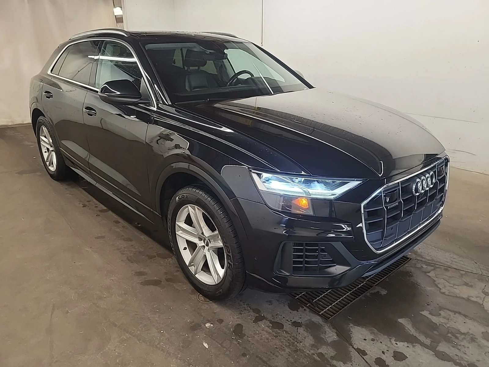 Audi Q8 * PROGRESSIV * CARFAX * БЕЗ ПЪРВОНАЧАЛНА ВНОСКА, снимка 2 - Автомобили и джипове - 55884842