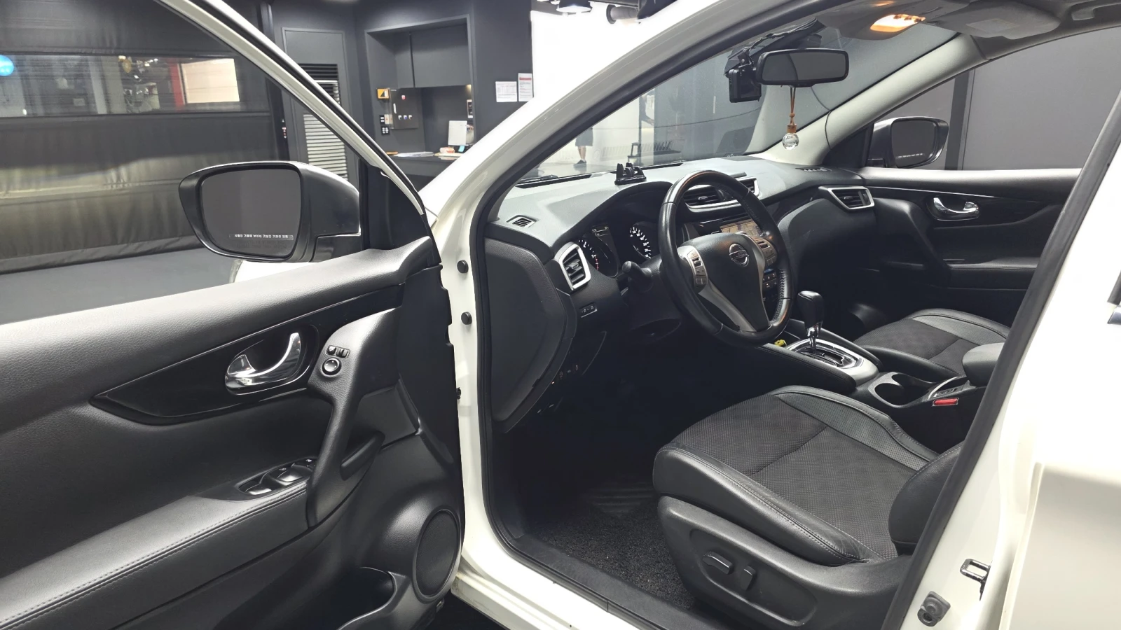 Nissan Qashqai 1.6* ЛЮК* КРАЙНА ЦЕНА, снимка 10 - Автомобили и джипове - 55983848