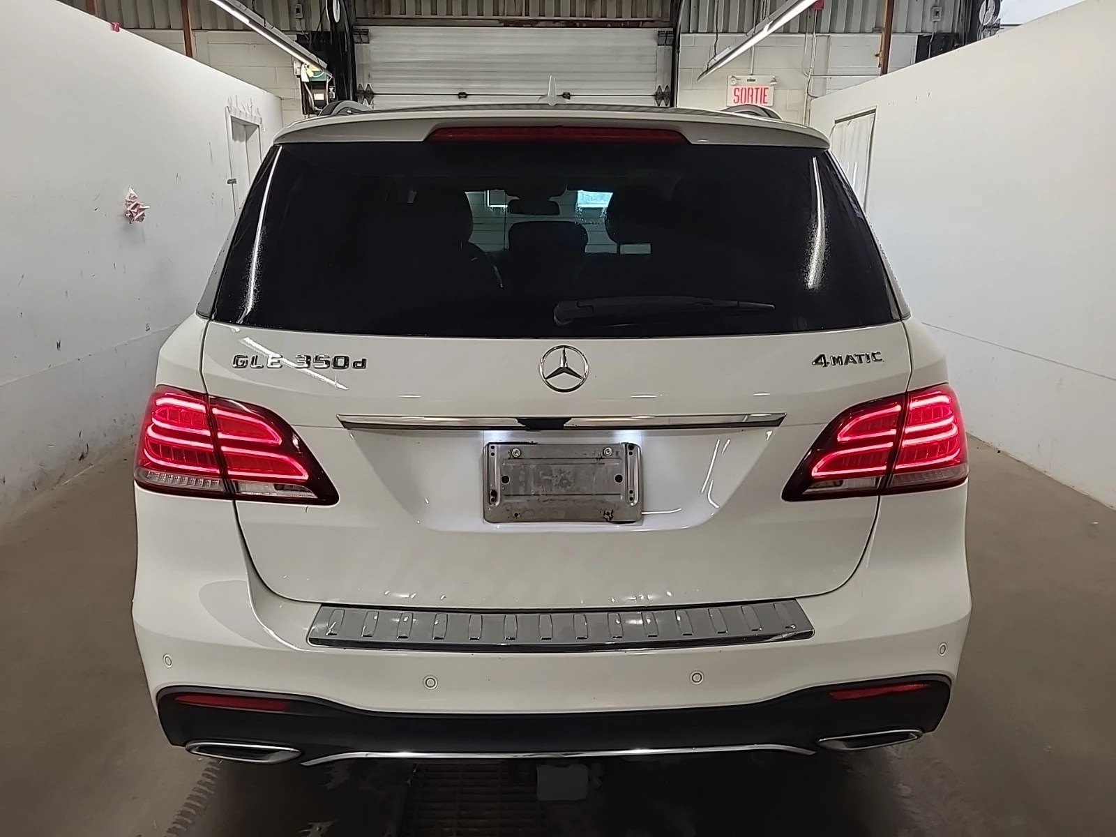 Mercedes-Benz GLE * 350D * CARFAX * ЦЕНА ДО БГ, снимка 16 - Автомобили и джипове - 56085839