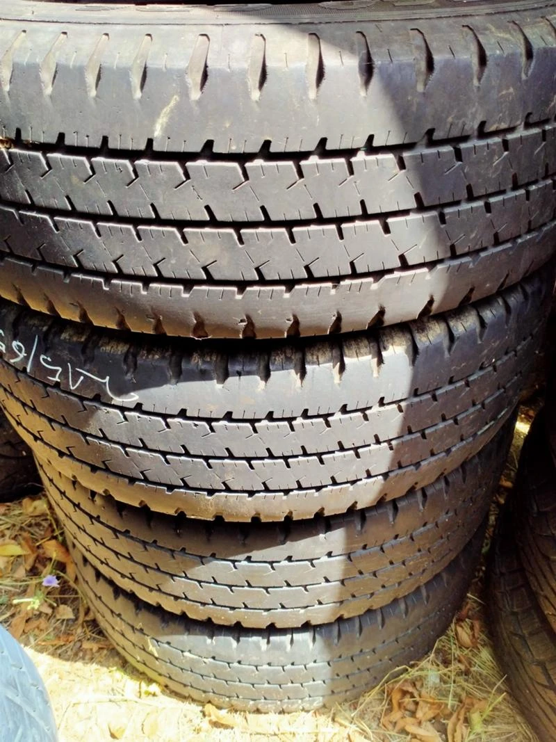 Гуми Летни 215/65R16, снимка 1 - Гуми и джанти - 33674996