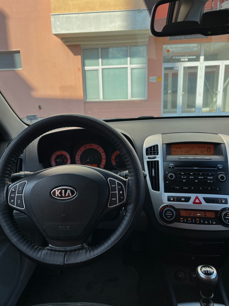 Kia Ceed 1.6 CRDI, снимка 11 - Автомобили и джипове - 44810573