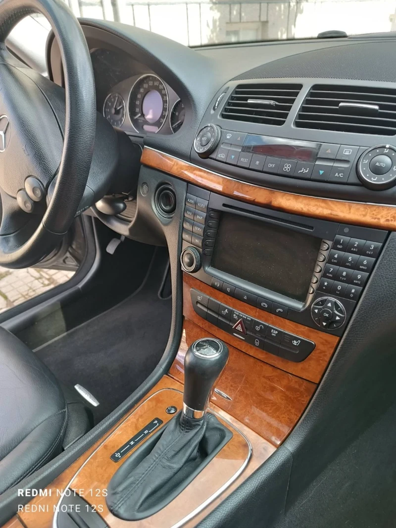 Mercedes-Benz E 320, снимка 17 - Автомобили и джипове - 47563803