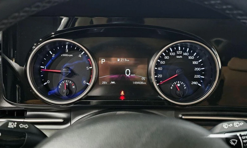 Kia Carnival, снимка 8 - Автомобили и джипове - 51957112