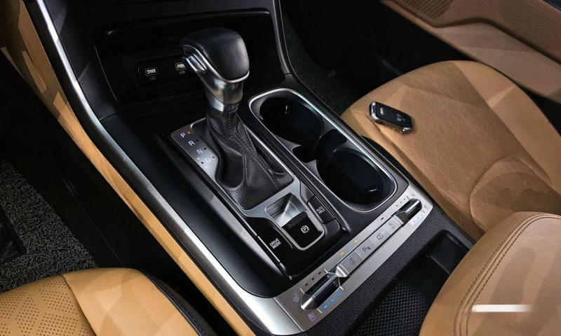 Kia Carnival, снимка 9 - Автомобили и джипове - 51957112