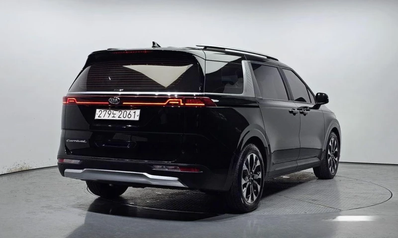 Kia Carnival, снимка 2 - Автомобили и джипове - 51957112